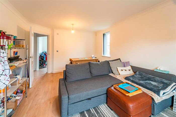 2 Bedroom Apartment To Rent In Waterside, Sale, M33