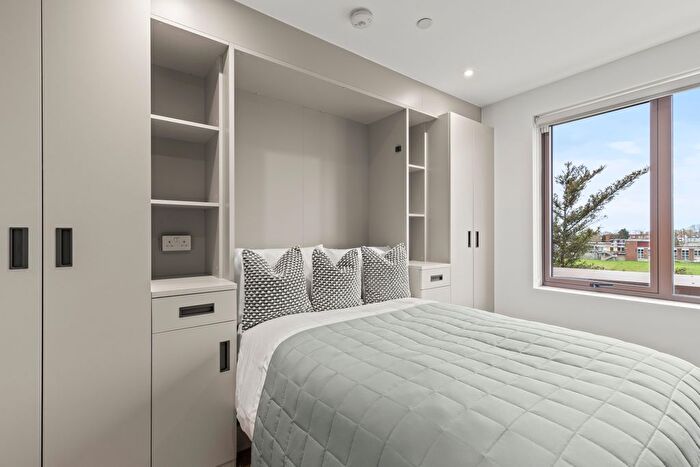 Studio To Rent In Hanger Lane, Ealing, W5