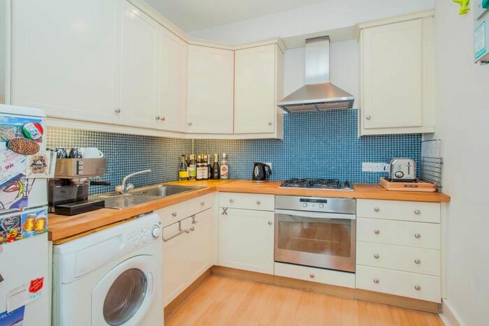 1 Bedroom Flat To Rent In Coningham Road, Shepherds Bush, London W12