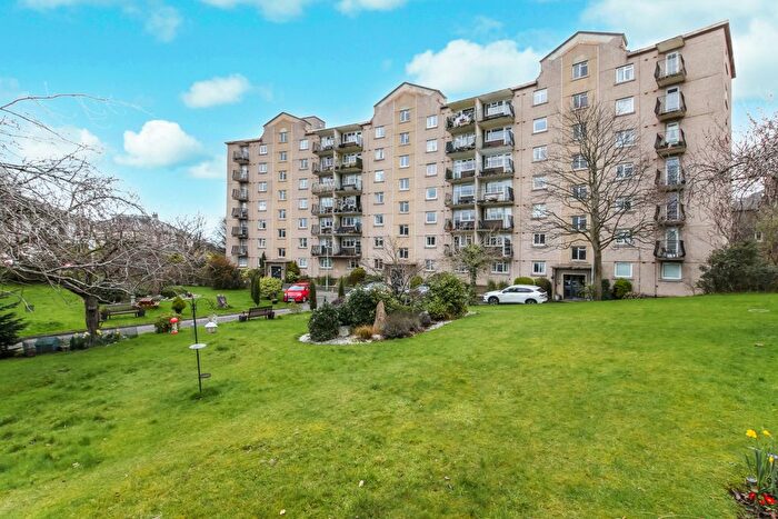 2 Bedroom Flat For Sale In / Maidencraig Court, Edinburgh, EH4