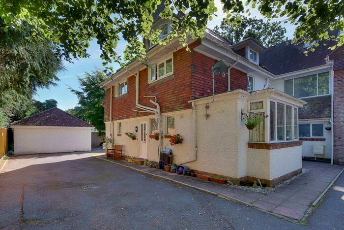 2 Bedroom Maisonette For Sale In East Avenue, Talbot Woods, BH3