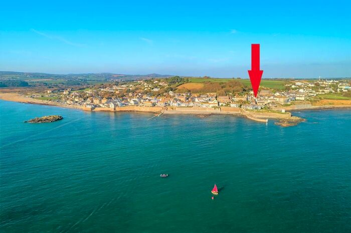 1 Bedroom Flat To Rent In Fore Street, Marazion, TR17