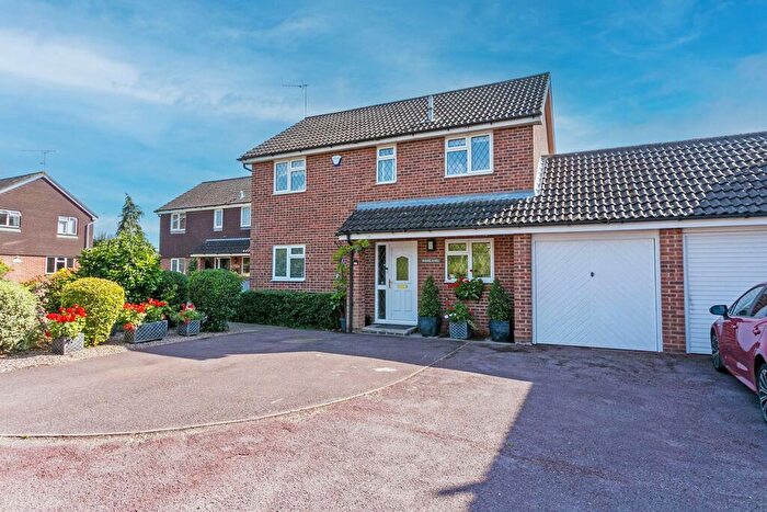 4 Bedroom Link Detached House For Sale In Springfield Park, Holyport, Nr Maidenhead, Berkshire, SL6
