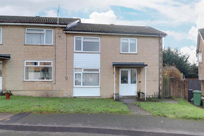 3 Bedroom Semi Detached House For Sale In Chestnut Avenue, Stonehouse, GL10