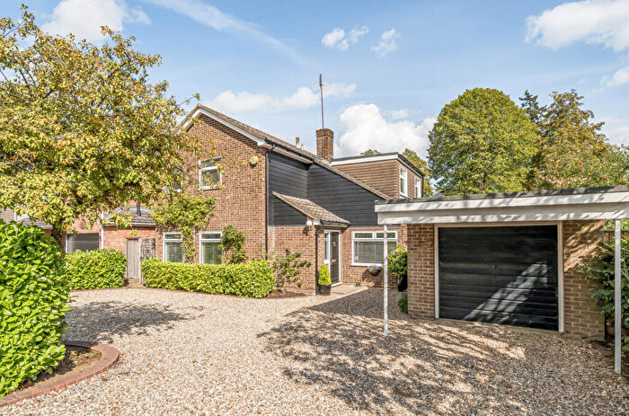 4 Bedroom Detached House For Sale In Croft Road, Wokingham, Berkshire, RG40