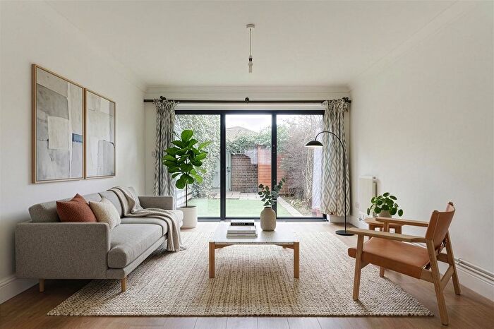2 Bedroom Maisonette For Sale In Berkshire Road, Hackney Wick, E9