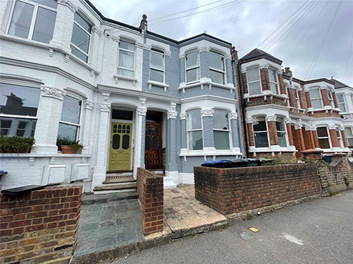 2 Bedroom Flat To Rent In Bathurst Gardens, Kensal Green, London, NW10