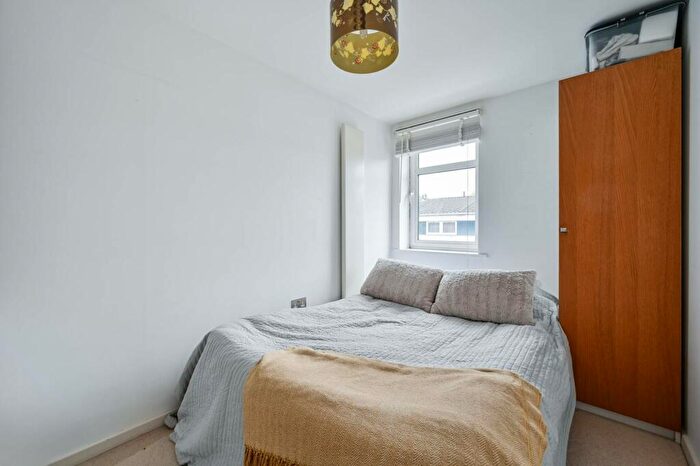 2 Bedroom Flat To Rent In Bacon Street, Shoreditch, London, E2