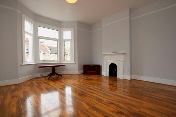 3 Bedroom Flat To Rent In Montague Road, Hounslow, TW3