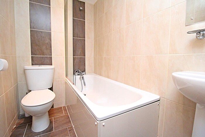 2 Bedroom Flat To Rent In Stow Hill, Newport, Gwent, NP20