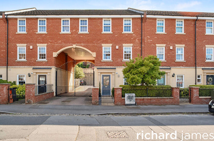 4 Bedroom Terraced House For Sale In Hunt Street, Old Town, Swindon, SN1