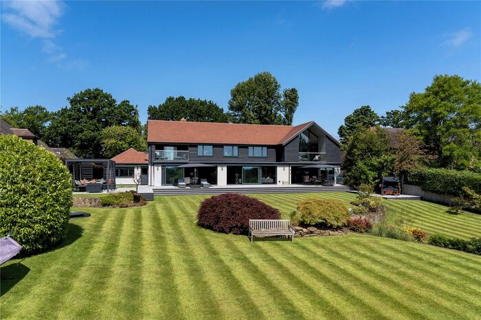 5 Bedroom Detached House For Sale In The Avenue, Petersfield, Hampshire, GU31