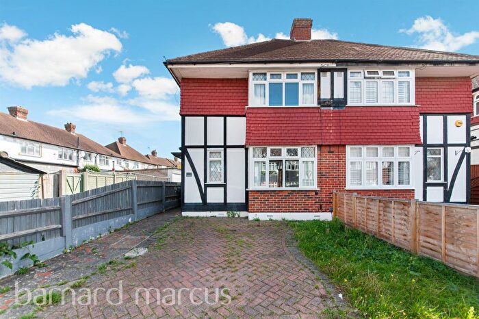 3 Bedroom Semi-Detached House For Sale In Kingsbridge Road, Morden, SM4