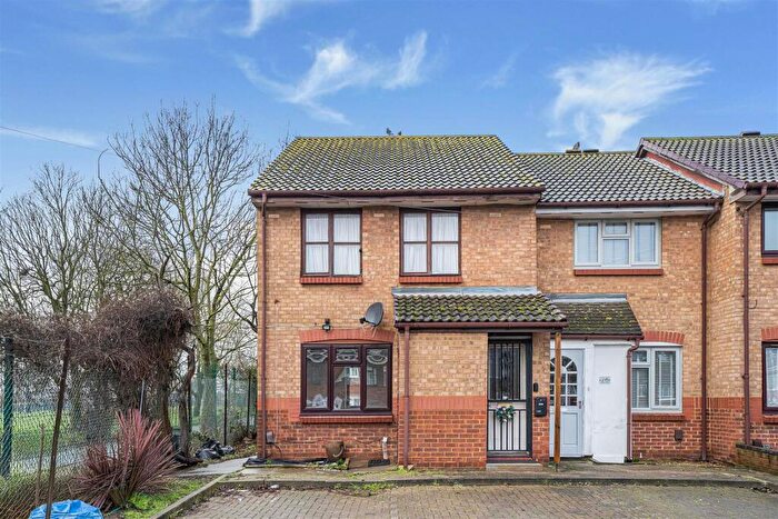 2 Bedroom Maisonette For Sale In Sudbury Avenue, Wembley, HA0