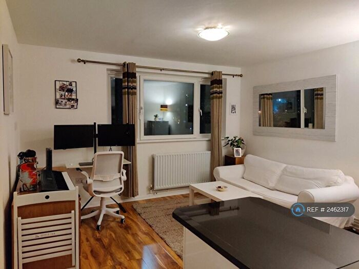 1 Bedroom Flat To Rent In Wheeler Court, London, SW11