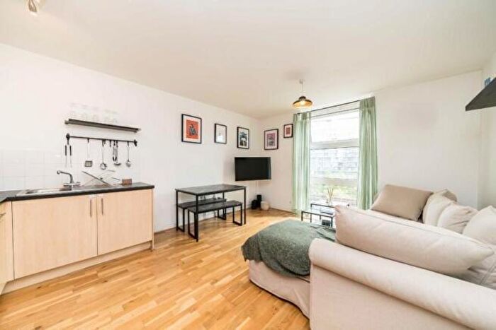 1 Bedroom Apartment For Sale In Burnelli Building, Queenstown Road, London, SW11