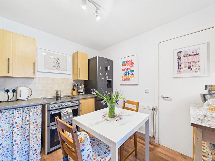 1 Bedroom Flat For Sale In Elm Court, Bridge Of Earn, Perth, PH2