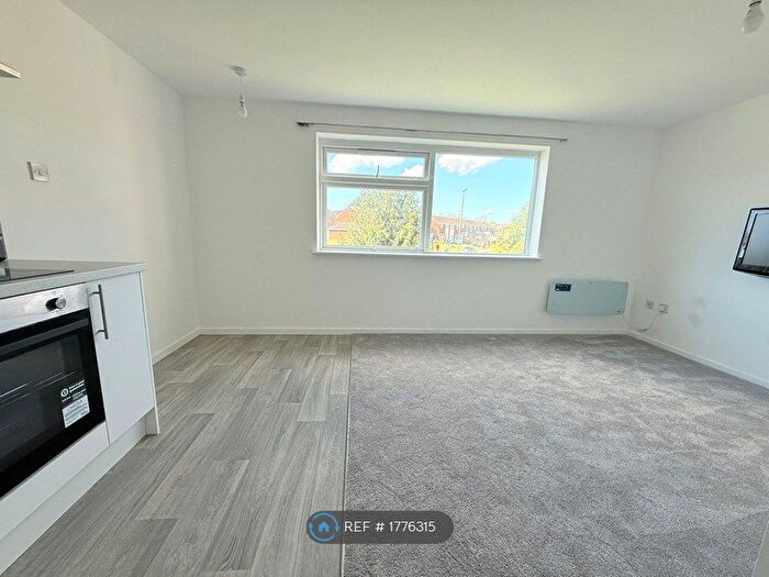 1 Bedroom Flat To Rent In Handcross Road, Luton, LU2