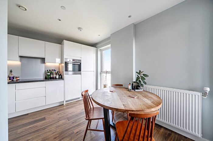 1 Bedroom Flat For Sale In Dunedin Road, London, E10