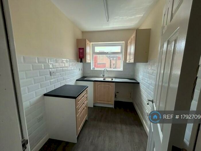 Studio To Rent In South Parade, Pensarn, LL22