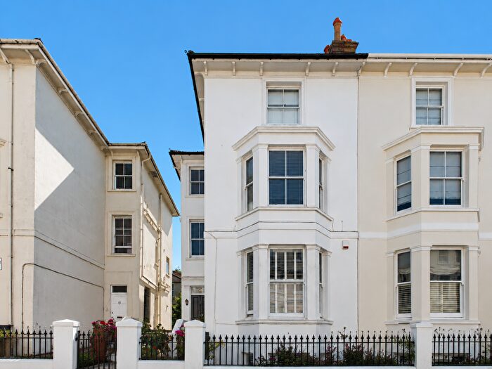 2 Bedroom Flat For Sale In Hova Villas, Hove, BN3