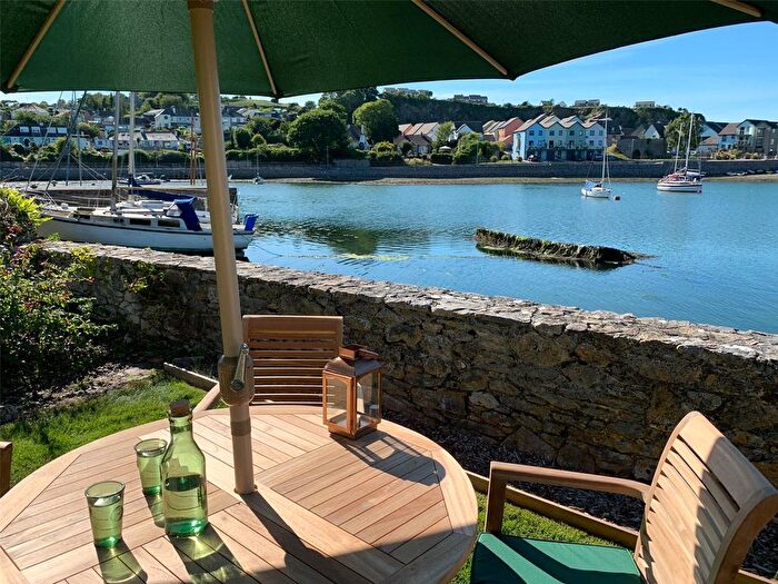 2 Bedroom Cottage For Sale In Yonder Street, Hooe Lake, PL9