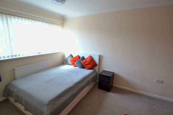 House Of Multiple Occupation To Rent In Kensington Walk, Corby, NN18