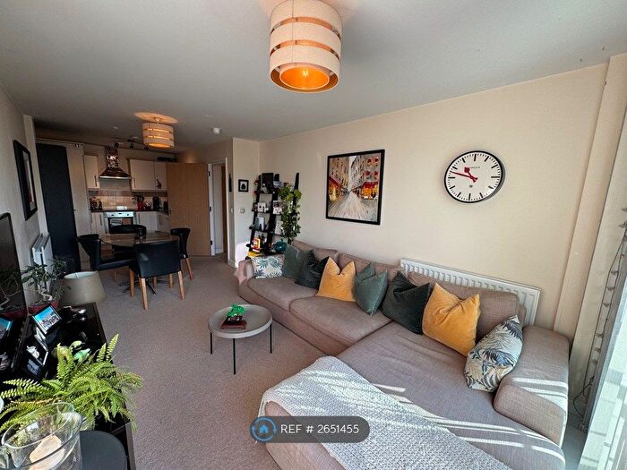 2 Bedroom Flat To Rent In Oakley House, London, SE11