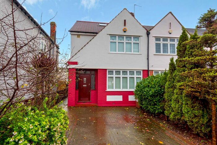 4 Bedroom End Of Terrace House To Rent In Brangbourne Road, Bromley, BR1