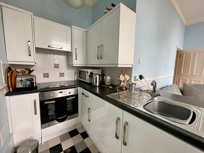 1 Bedroom Flat For Sale In Higher Warberry Road, Torquay, TQ1