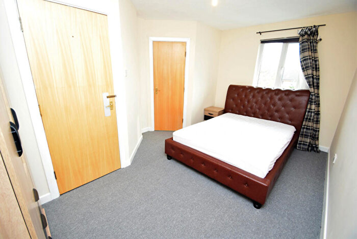 1 Bedroom Town House To Rent In Stretford Road, Hulme, Manchester., M15