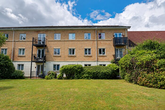2 Bedroom Flat For Sale In The Dell, Southampton, SO15