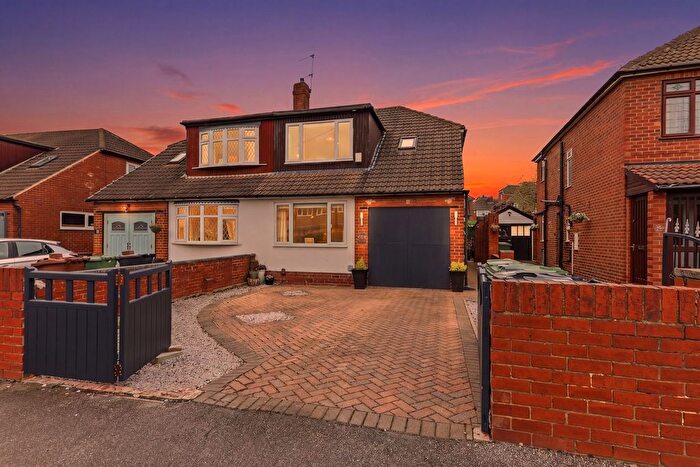 3 Bedroom Semi Detached House For Sale In Manston Approach, Leeds, LS15