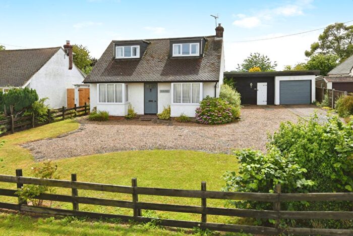 4 Bedroom Bungalow For Sale In Vicarage Road, Roxwell, Chelmsford, Essex, CM1