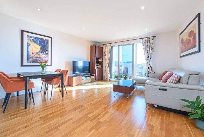2 Bedroom Flat For Sale In Fortune Green Road, West Hampstead, London, NW6