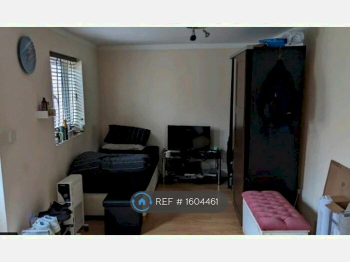 Studio To Rent In Belmore Avenue, Hayes, UB4