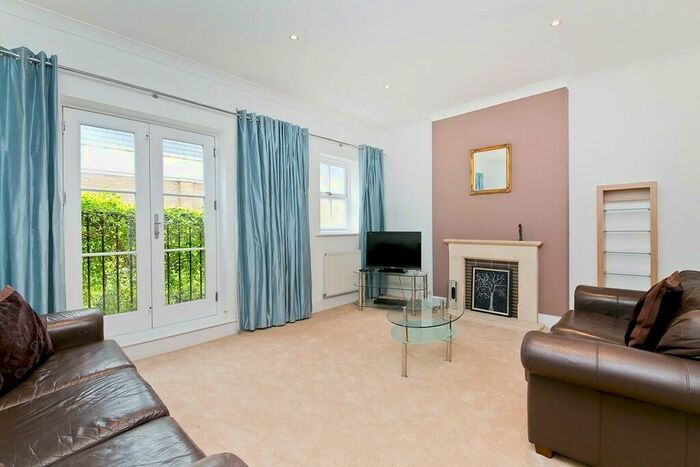 5 Bedroom Town House To Rent In Busby Place, Kentish Town, NW5