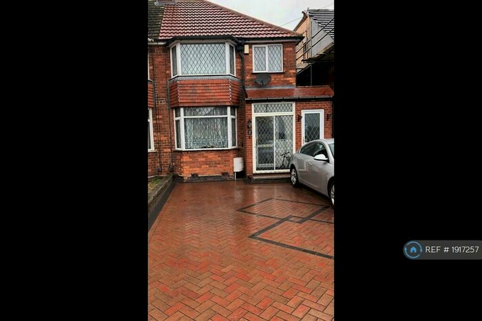 3 Bedroom Semi-Detached House To Rent In Wellsford Avenue, Solihull, B92