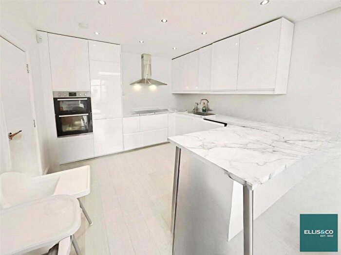 4 Bedroom Terraced House For Sale In Park Road, Hendon, NW4