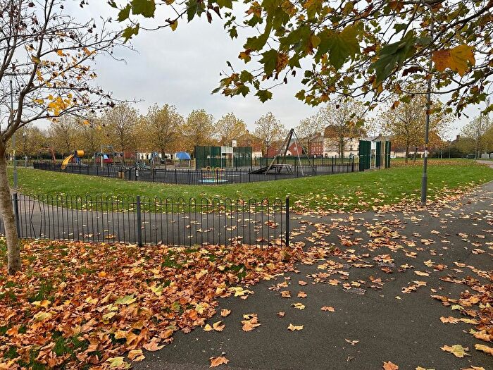 1 Bedroom Flat For Sale In Kingston House, Millgrove Street, Redhouse, SN25