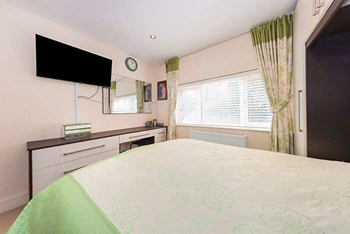 3 Bedroom Semi-Detached House For Sale In Deans Road, Wolverhampton, WV1