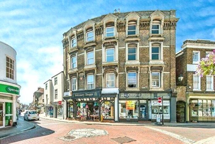 2 Bedroom Flat To Rent In Preston Street, Faversham, Kent, ME13