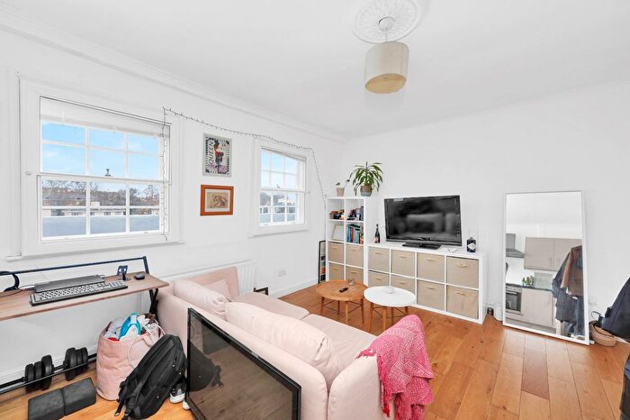 1 Bedroom Flat To Rent In Mornington Terrace, Camden, NW1