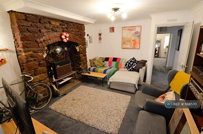 2 Bedroom Flat To Rent In Cotham Hill, Bristol, BS6