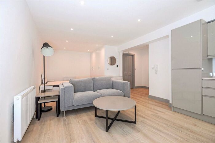 1 Bedroom Studio To Rent In London Court, East Street, Reading, Berkshire, RG1