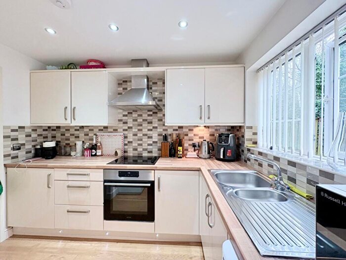 2 Bedroom Flat For Sale In Jossey Lane, Scawthorpe, DN5