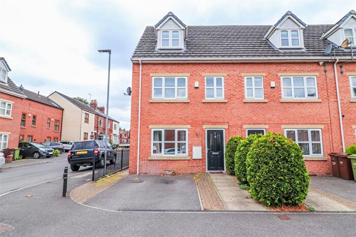 3 Bedroom Town House To Rent In Gilcar Villas, Normanton, WF6