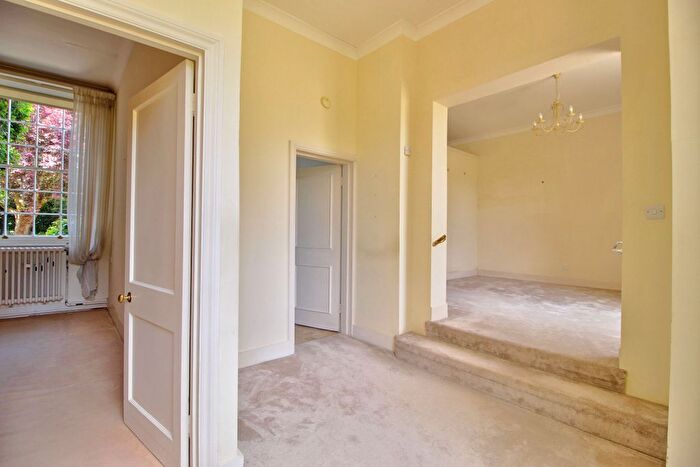 2 Bedroom Flat For Sale In Swallowfield Park, Swallowfield, Reading, RG7