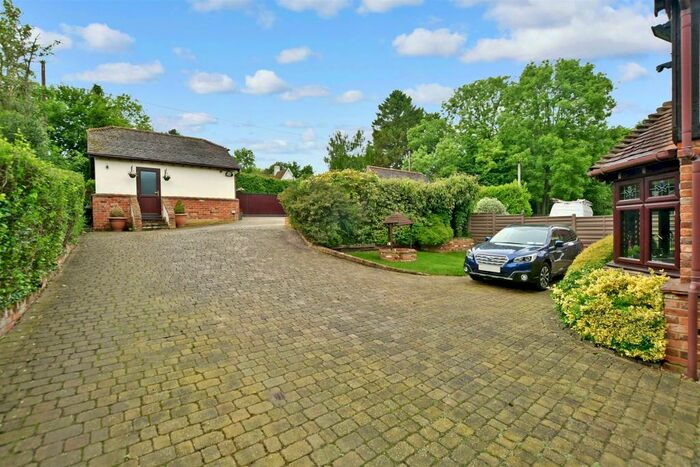4 Bedroom Detached House For Sale In Church Road, Hartley, Longfield, Kent, DA3