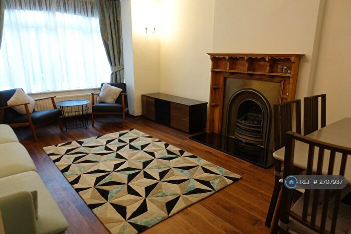 3 Bedroom Flat To Rent In Lowther Hill, London, SE23